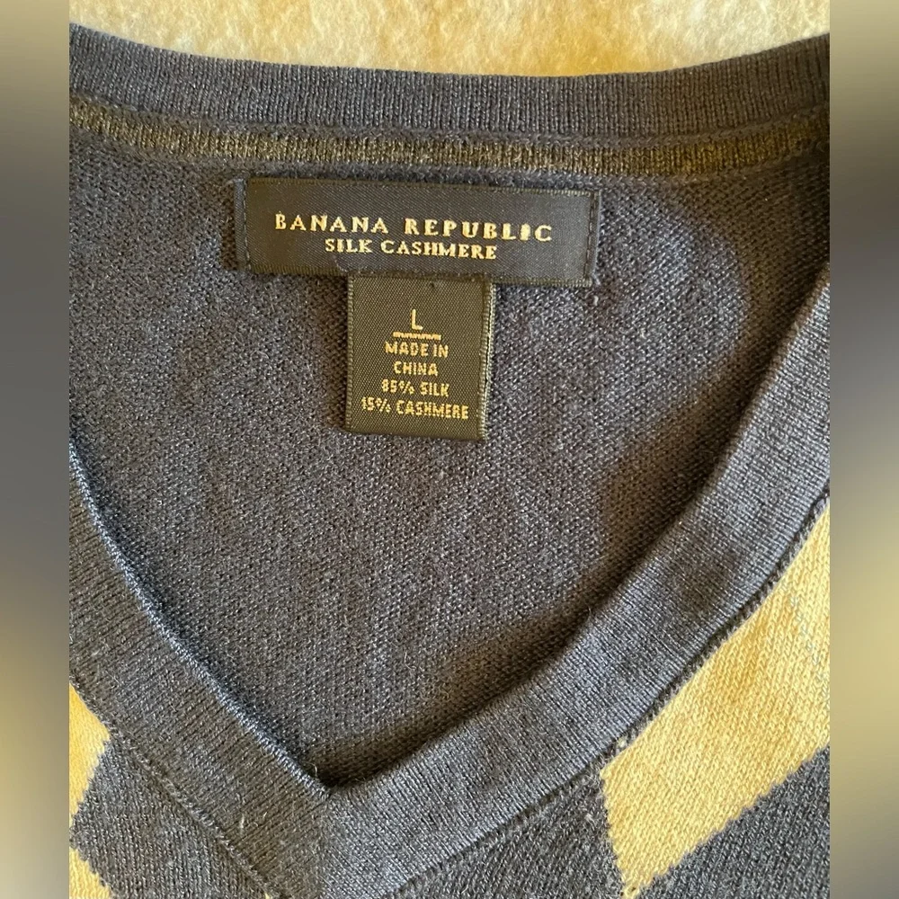 Banana Republic - Men’s Preowned Silk & Cashmere V Neck Sweater - Blue - Size L